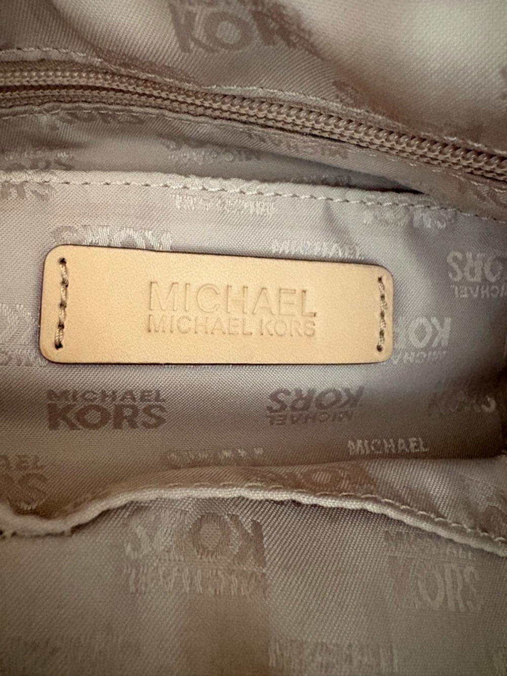 Michael Kors Light Gray Patent Tote with Gold Hardware - Picture 4 of 6